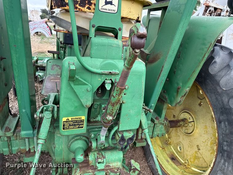 image for item FB6808 John Deere 2010 tractor