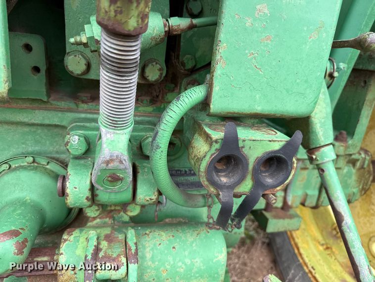 image for item FB6808 John Deere 2010 tractor