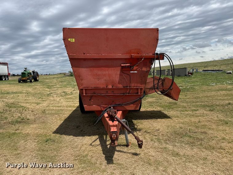 image for item FB6848 Harsh 3340 feed mixer
