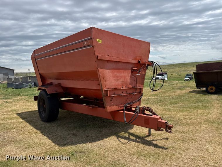 image for item FB6848 Harsh 3340 feed mixer