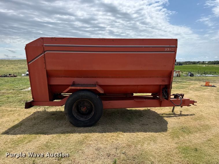 image for item FB6848 Harsh 3340 feed mixer
