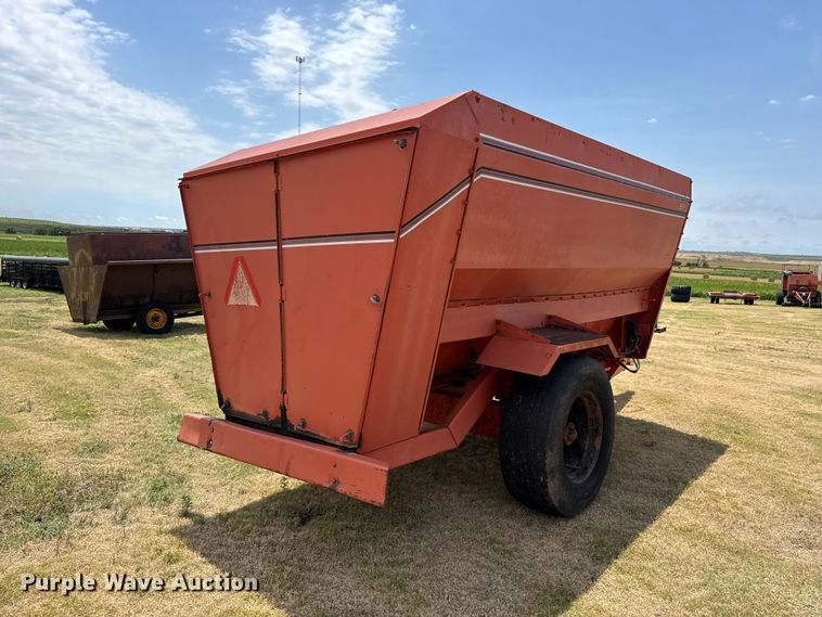 image for item FB6848 Harsh 3340 feed mixer