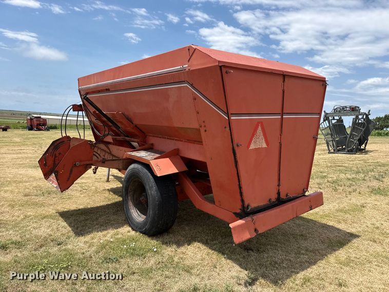 image for item FB6848 Harsh 3340 feed mixer