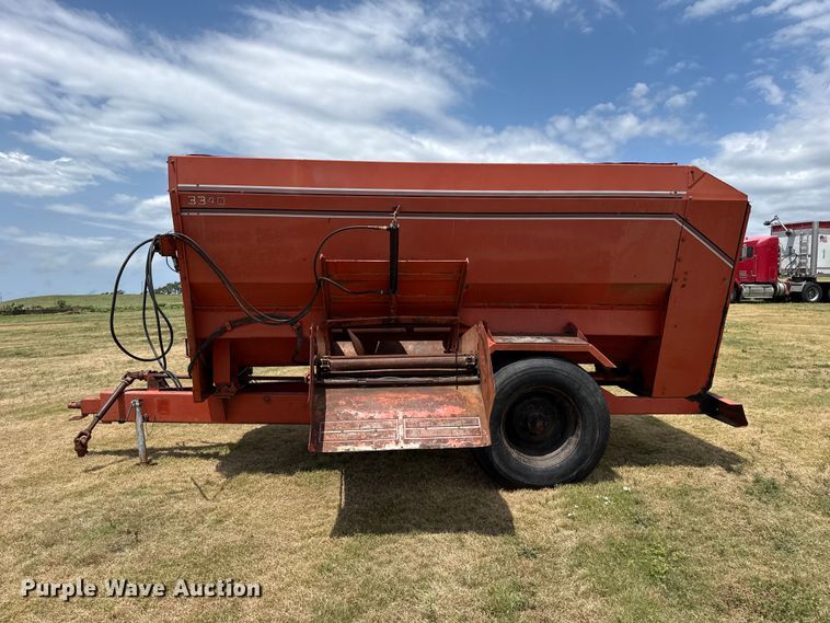 image for item FB6848 Harsh 3340 feed mixer