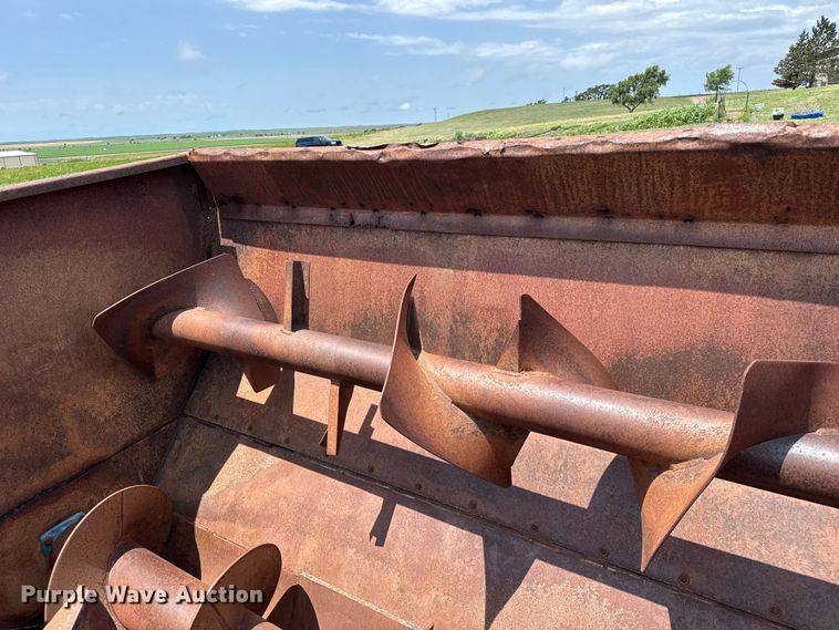 image for item FB6848 Harsh 3340 feed mixer