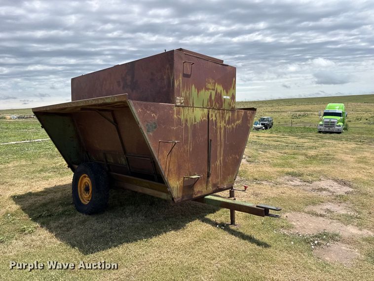 image for item FB6849 Livestock feeder