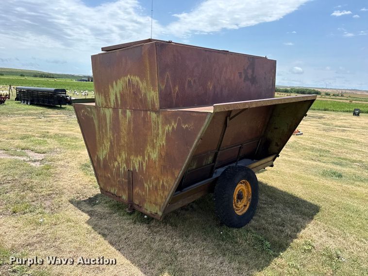 image for item FB6849 Livestock feeder