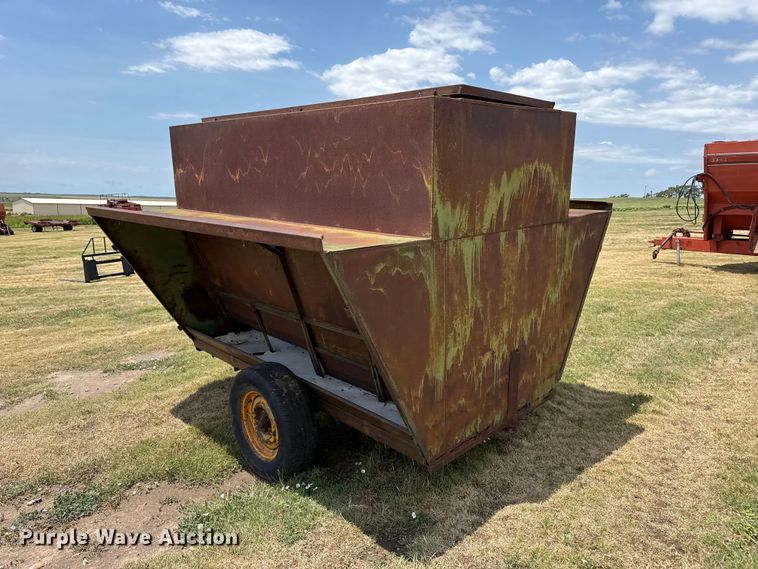 image for item FB6849 Livestock feeder
