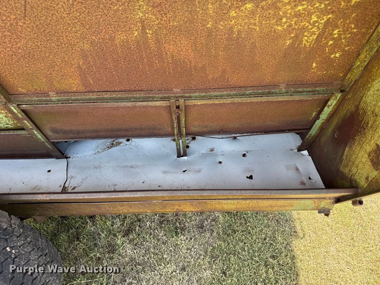 image for item FB6849 Livestock feeder