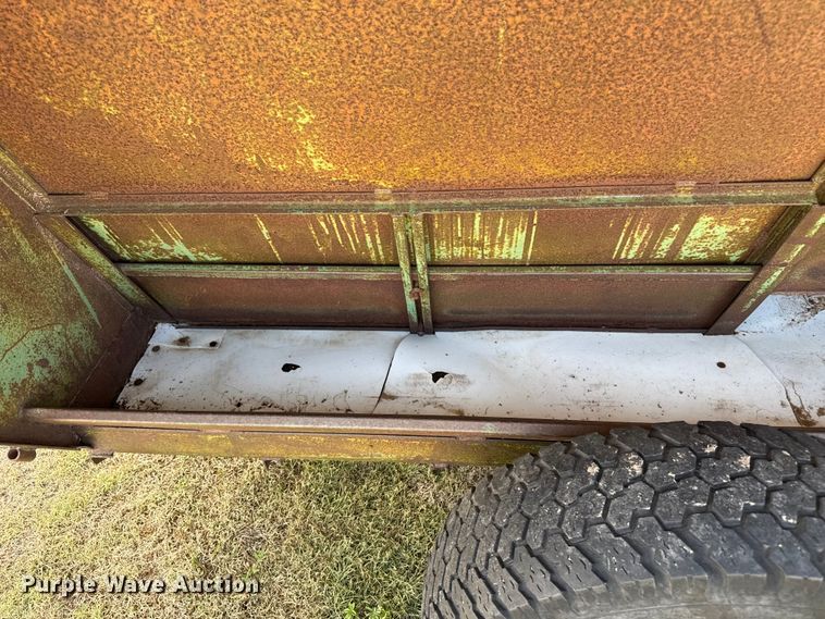 image for item FB6849 Livestock feeder