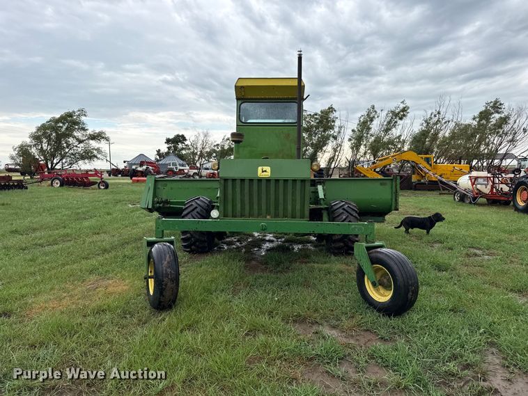 image for item FB6878 John Deere 2270 swather / windrower