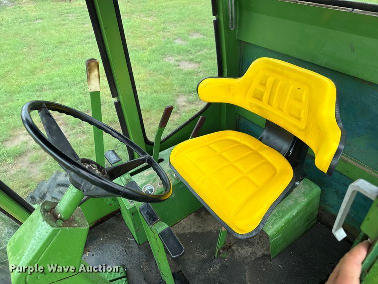 image for item FB6878 John Deere 2270 swather / windrower
