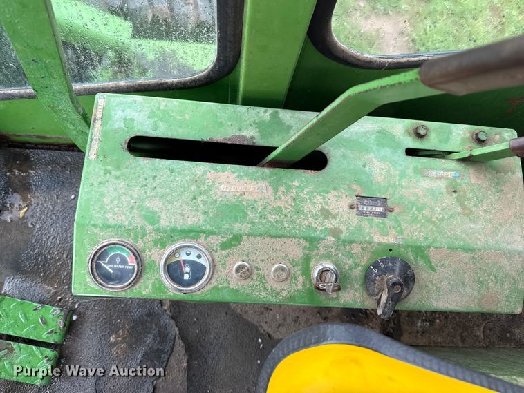 image for item FB6878 John Deere 2270 swather / windrower