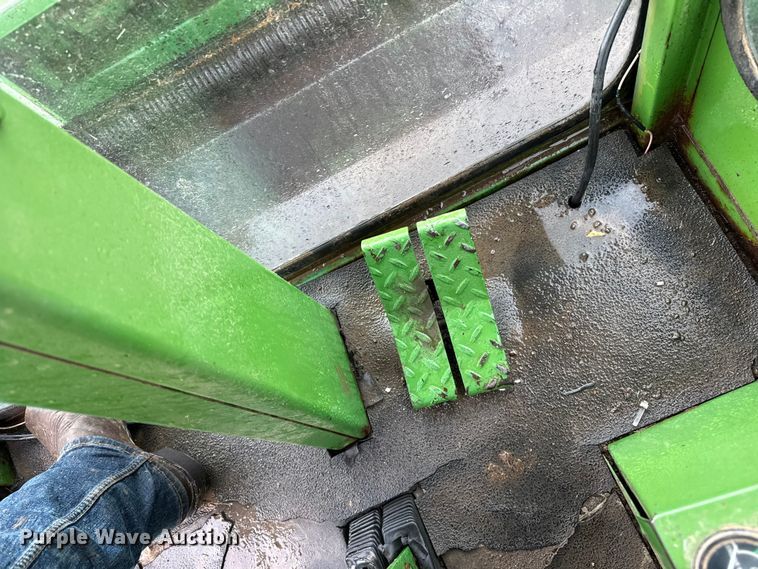 image for item FB6878 John Deere 2270 swather / windrower