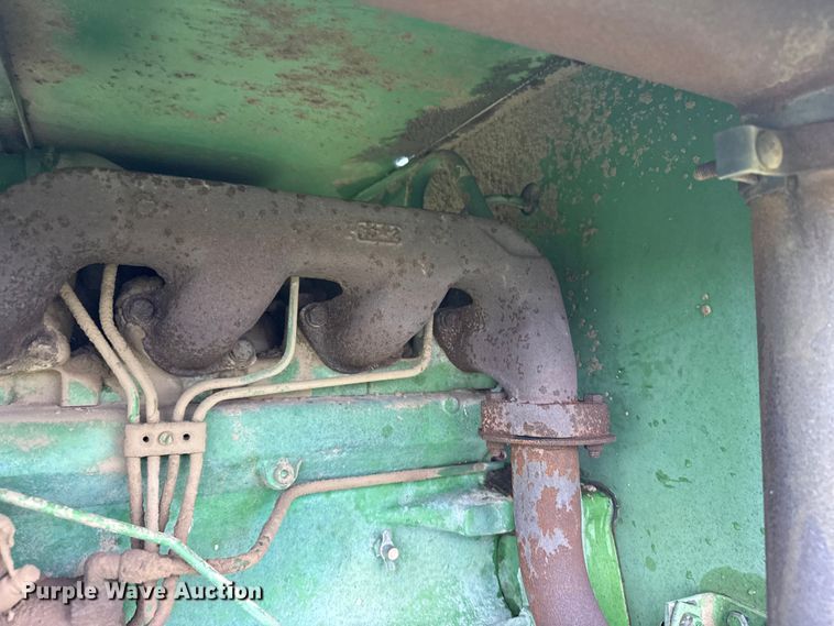 image for item FB6878 John Deere 2270 swather / windrower