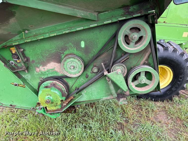 image for item FB6878 John Deere 2270 swather / windrower