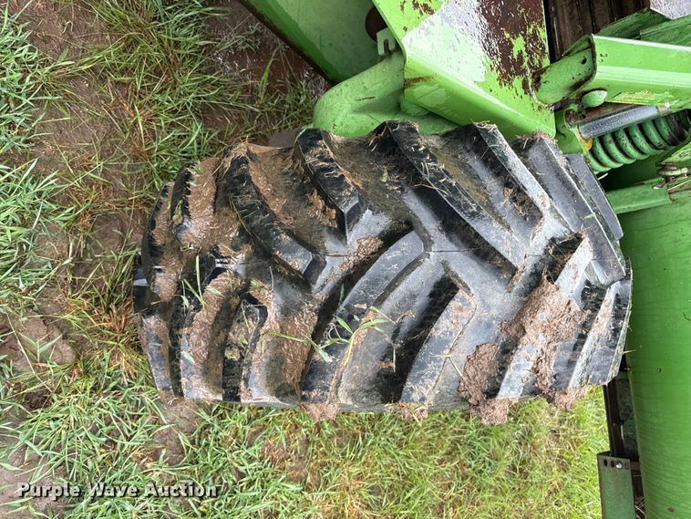image for item FB6878 John Deere 2270 swather / windrower