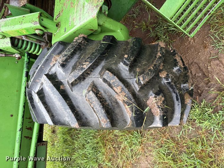 image for item FB6878 John Deere 2270 swather / windrower