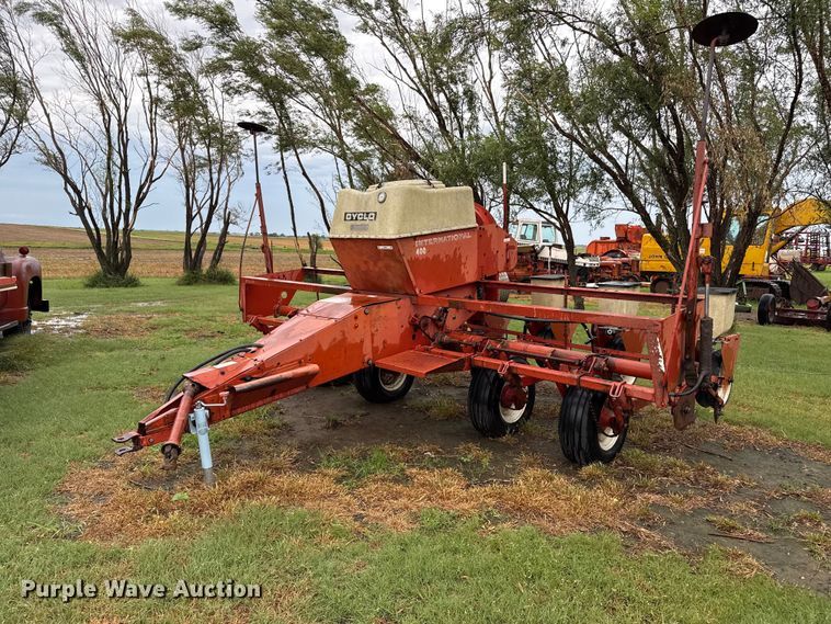 image for item FB6879 International 400 Cyclo Air planter