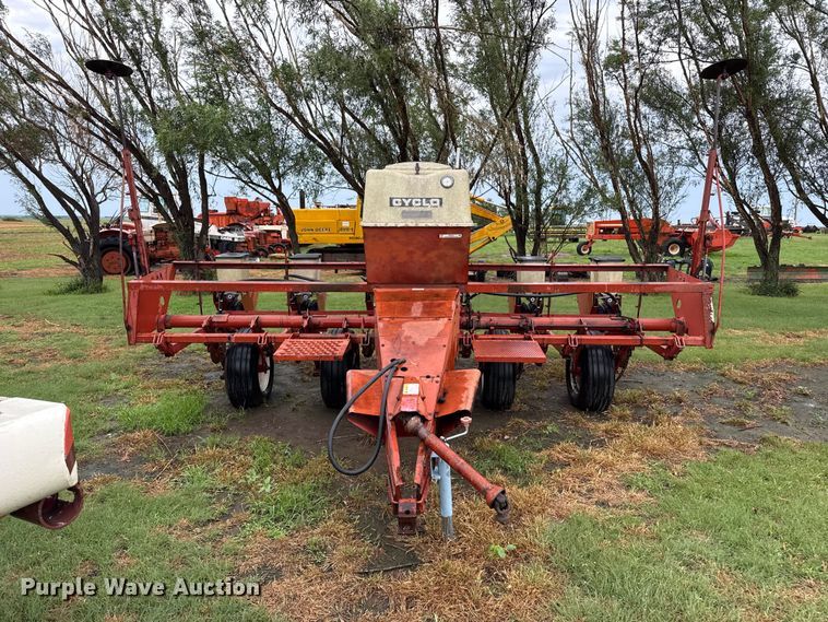 image for item FB6879 International 400 Cyclo Air planter