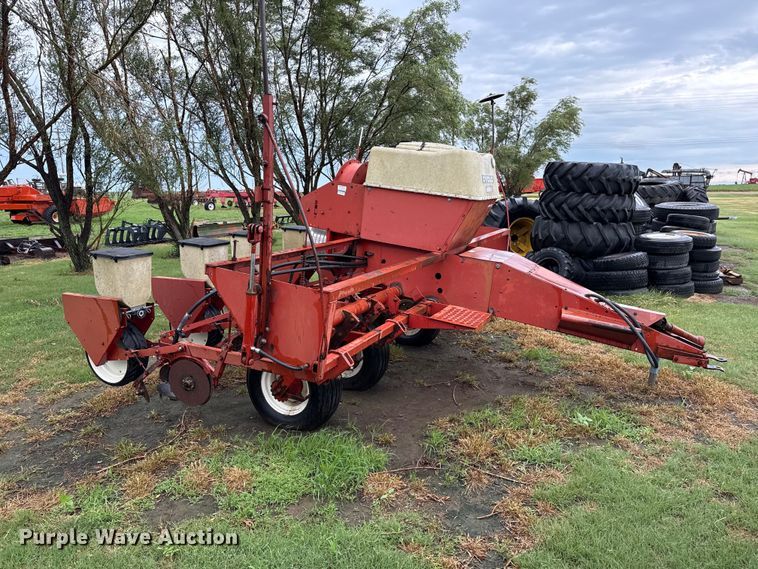 image for item FB6879 International 400 Cyclo Air planter