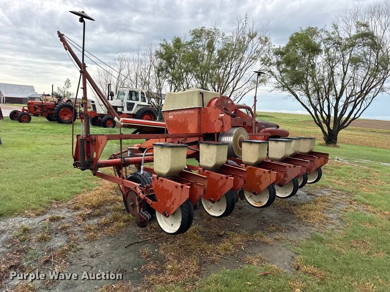 image for item FB6879 International 400 Cyclo Air planter