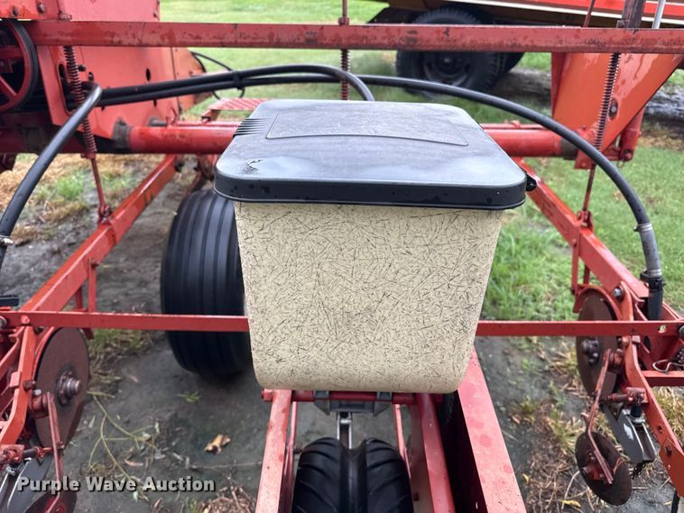 image for item FB6879 International 400 Cyclo Air planter