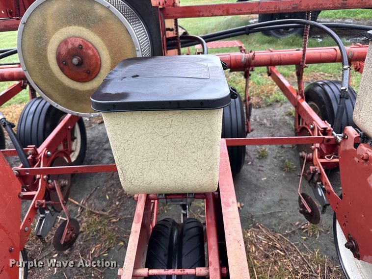 image for item FB6879 International 400 Cyclo Air planter