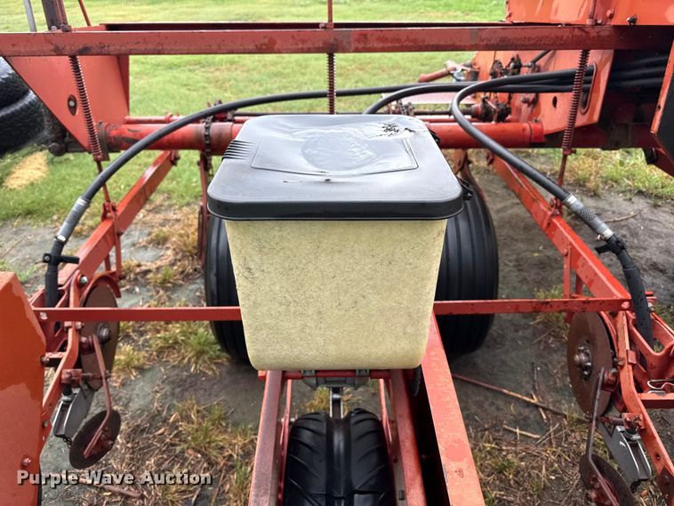 image for item FB6879 International 400 Cyclo Air planter