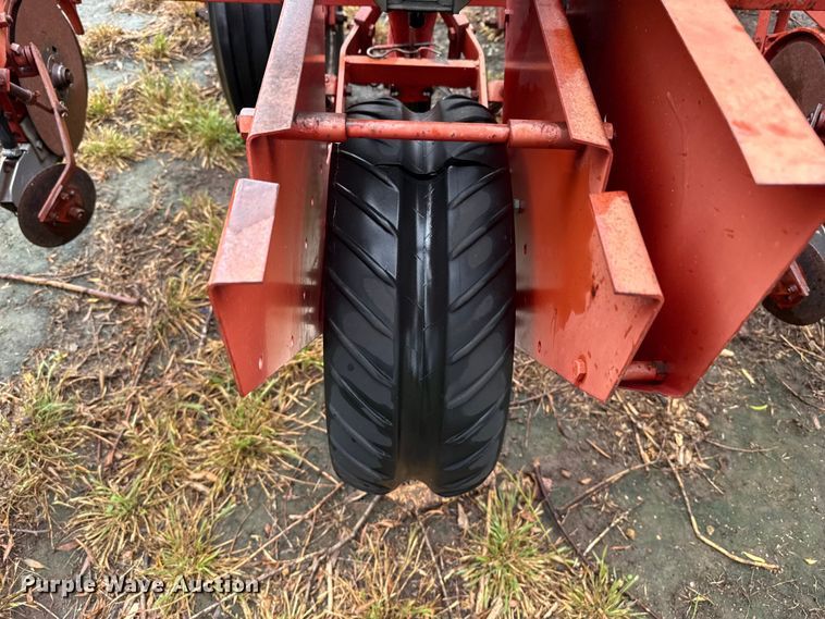 image for item FB6879 International 400 Cyclo Air planter