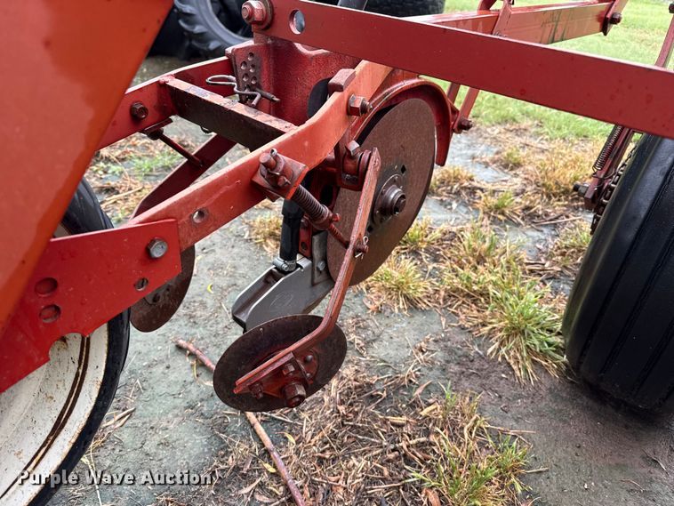 image for item FB6879 International 400 Cyclo Air planter
