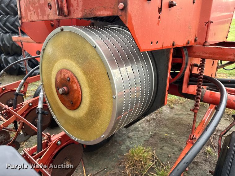 image for item FB6879 International 400 Cyclo Air planter