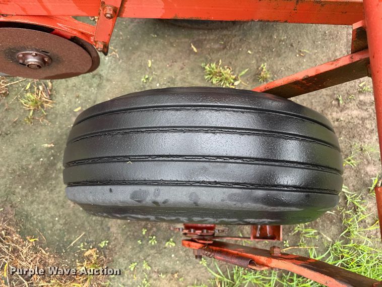 image for item FB6879 International 400 Cyclo Air planter
