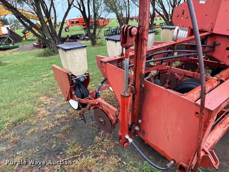 image for item FB6879 International 400 Cyclo Air planter