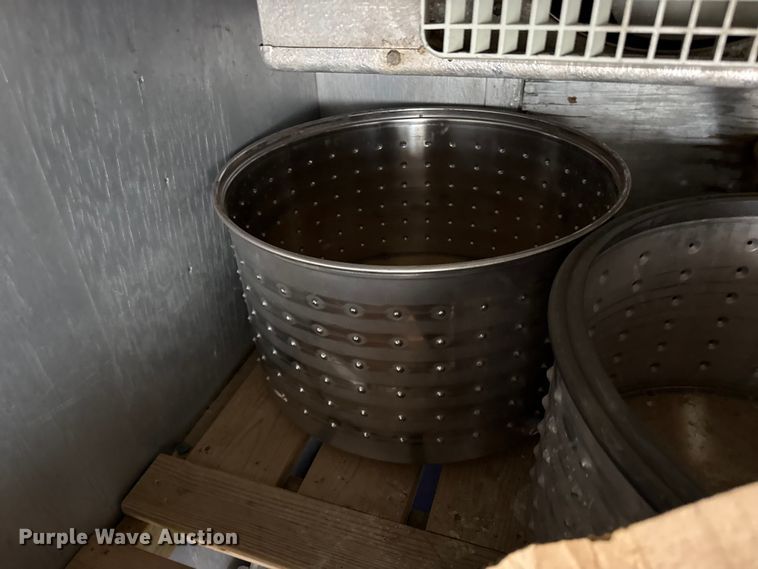 image for item FB6879 International 400 Cyclo Air planter