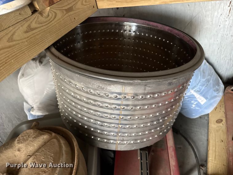 image for item FB6879 International 400 Cyclo Air planter