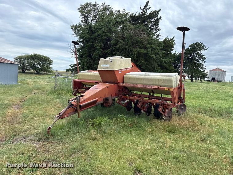image for item FB6879 International 400 Cyclo Air planter