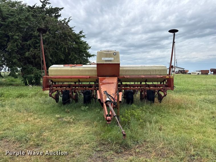 image for item FB6879 International 400 Cyclo Air planter
