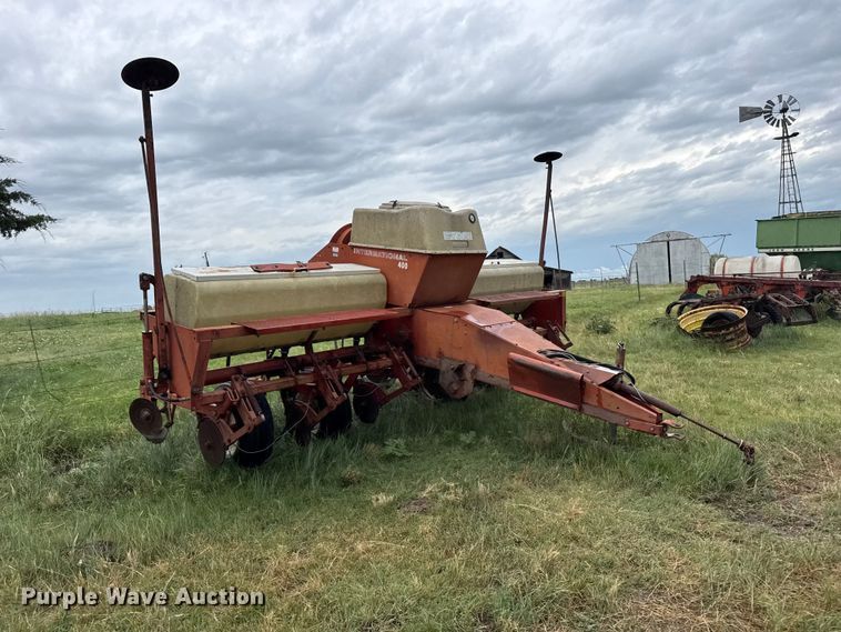 image for item FB6879 International 400 Cyclo Air planter