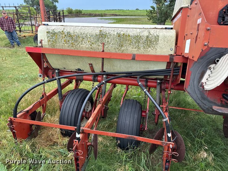 image for item FB6879 International 400 Cyclo Air planter