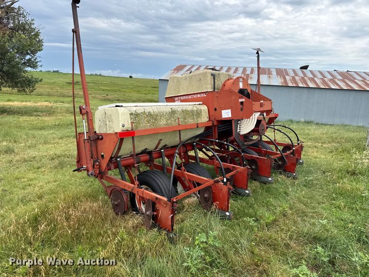 image for item FB6879 International 400 Cyclo Air planter