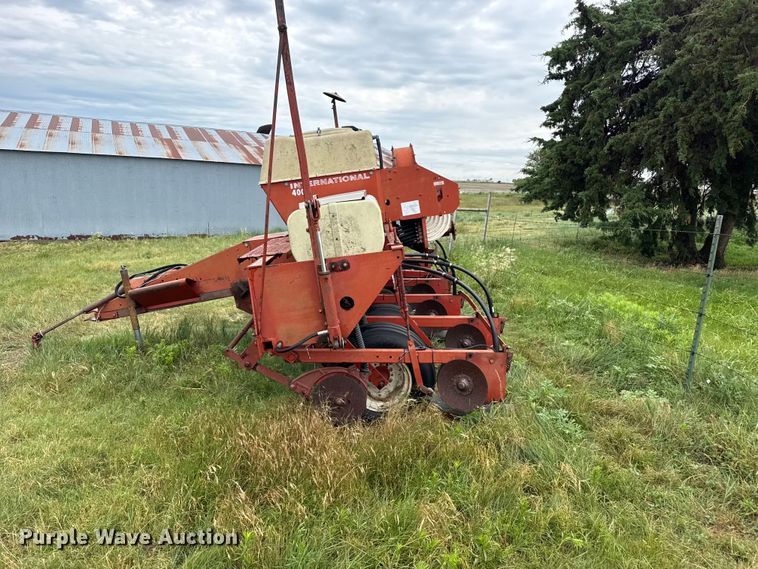 image for item FB6879 International 400 Cyclo Air planter