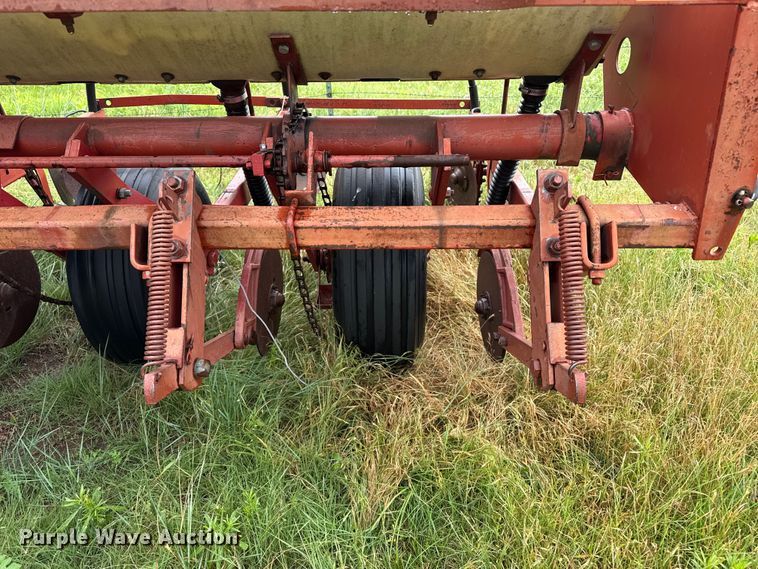 image for item FB6879 International 400 Cyclo Air planter