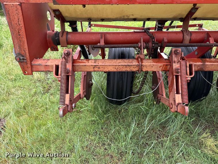 image for item FB6879 International 400 Cyclo Air planter