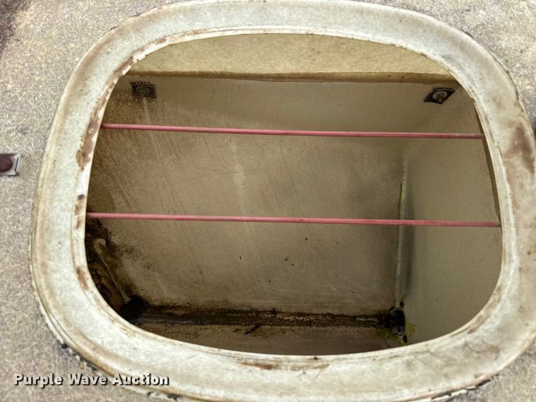 image for item FB6879 International 400 Cyclo Air planter