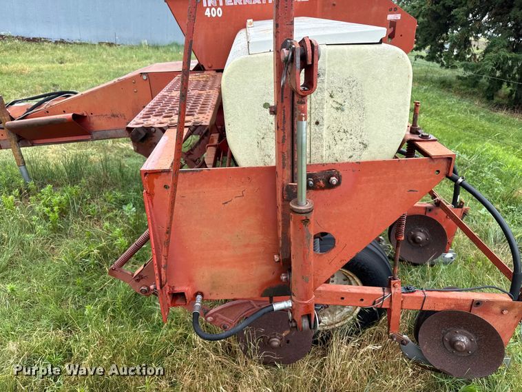 image for item FB6879 International 400 Cyclo Air planter