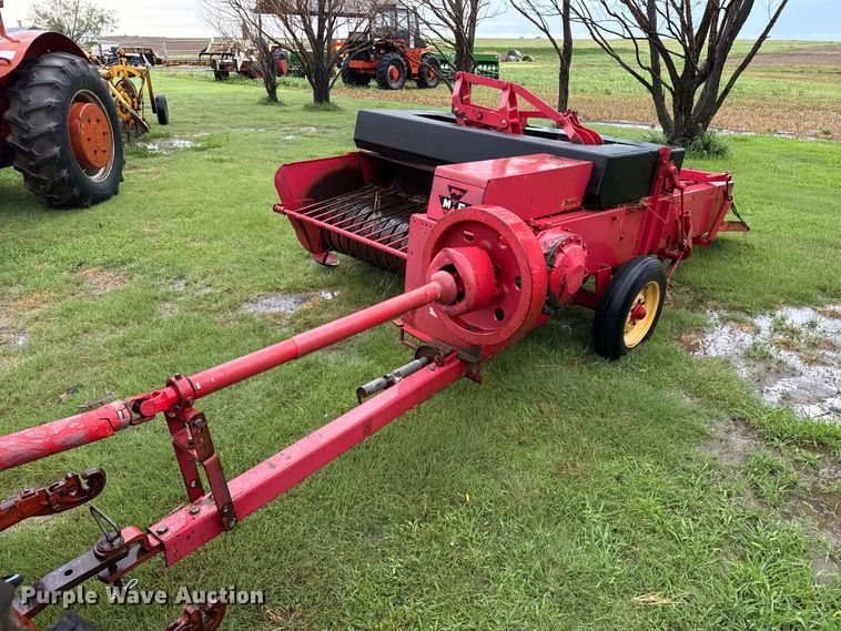 image for item FB6880 Massey Ferguson 12 small square baler