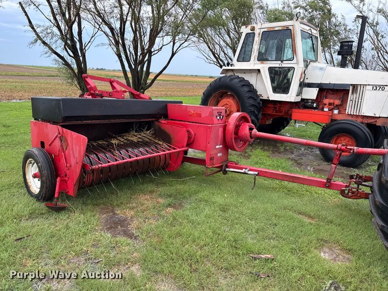 image for item FB6880 Massey Ferguson 12 small square baler