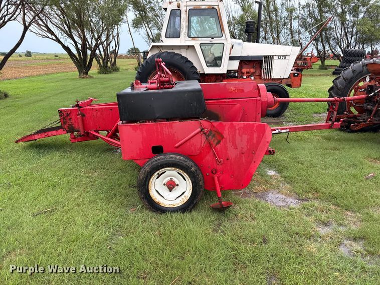 image for item FB6880 Massey Ferguson 12 small square baler