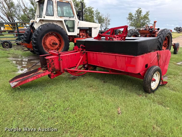 image for item FB6880 Massey Ferguson 12 small square baler